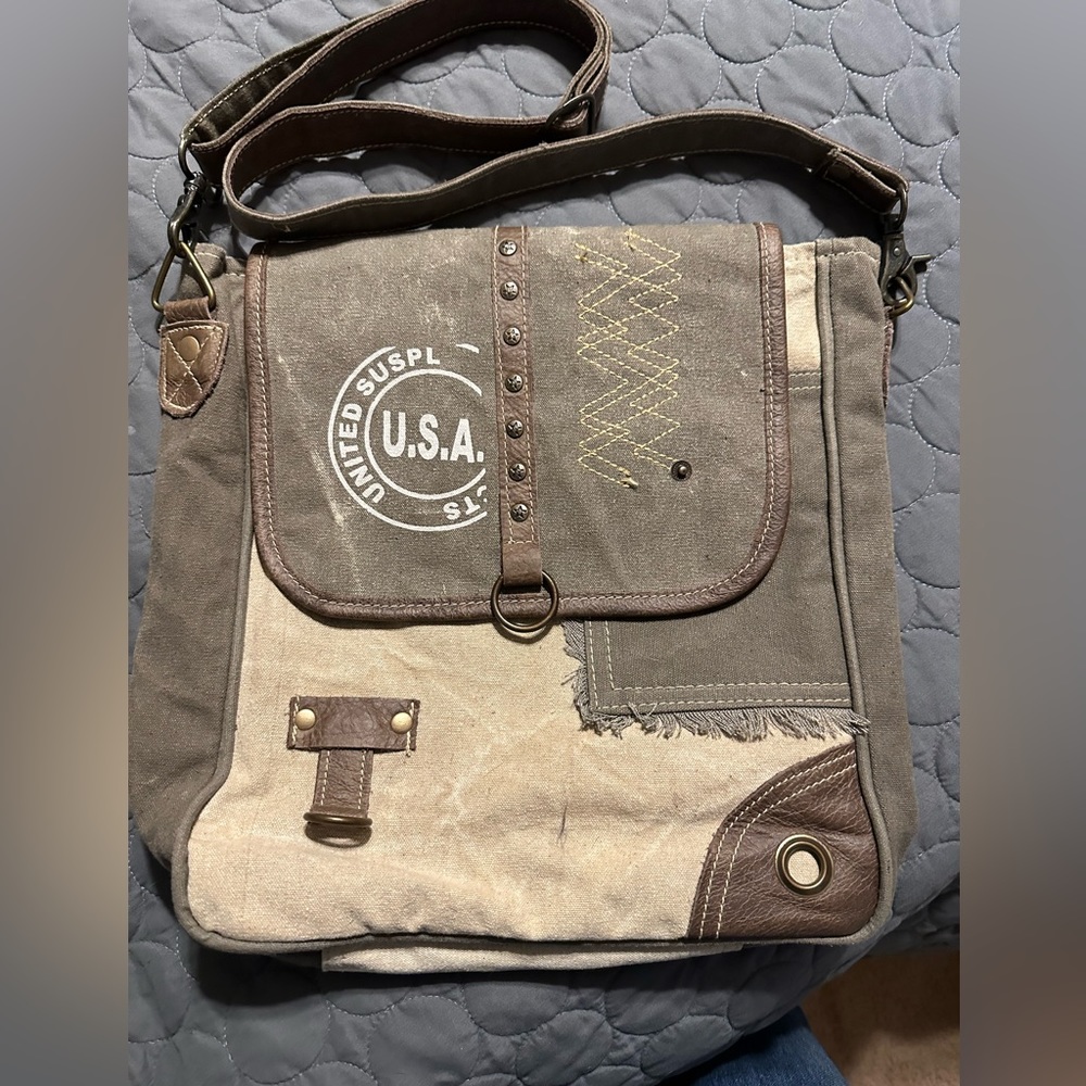 MYRA BAG MESSENGER BAG